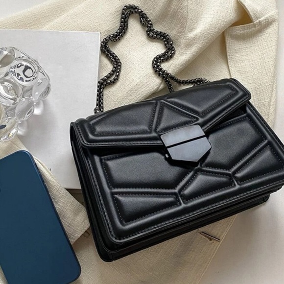 ❤️QUILTED SILVER CHAIN CROSSBODY OR SHOULDER BAG - Picture 5 of 6